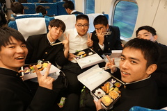 １日目　新幹線で昼食01