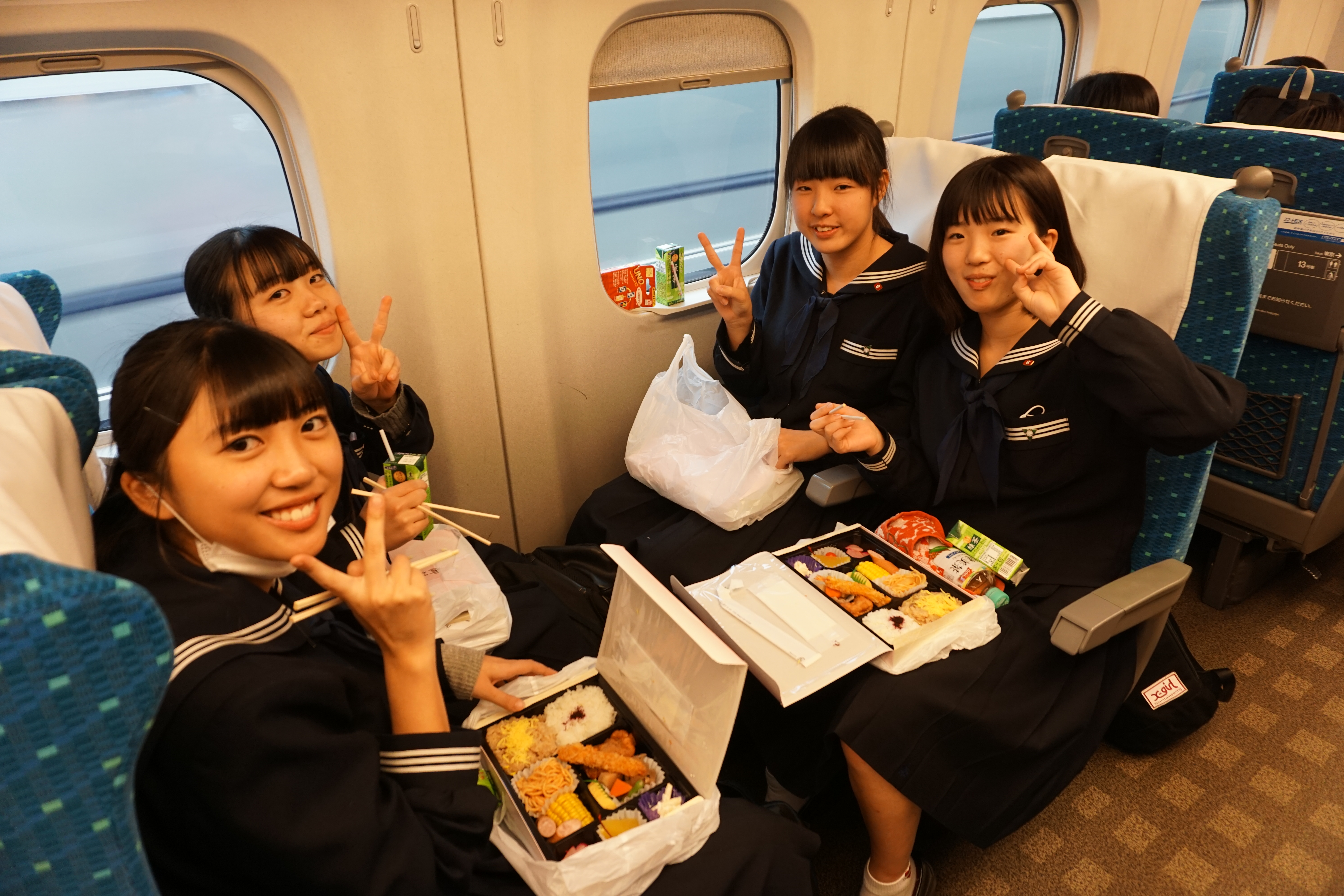 １日目　新幹線で昼食02